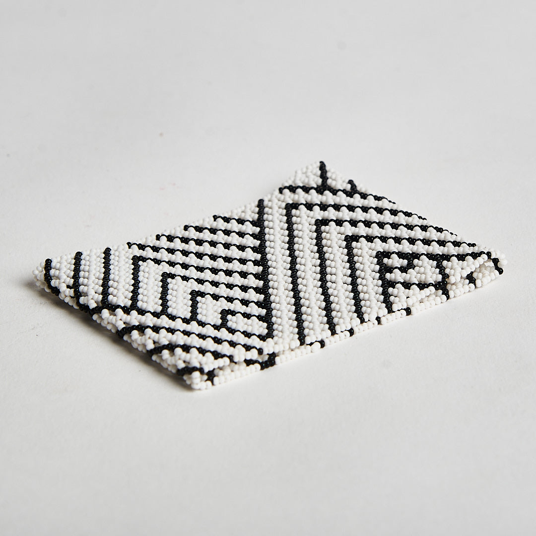 Pulseira de Miçanga Preta e Branca Kayapó