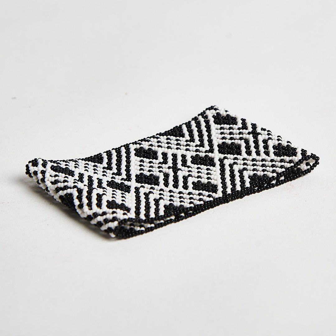 Pulseira de Miçanga Preta e Branca Kayapó