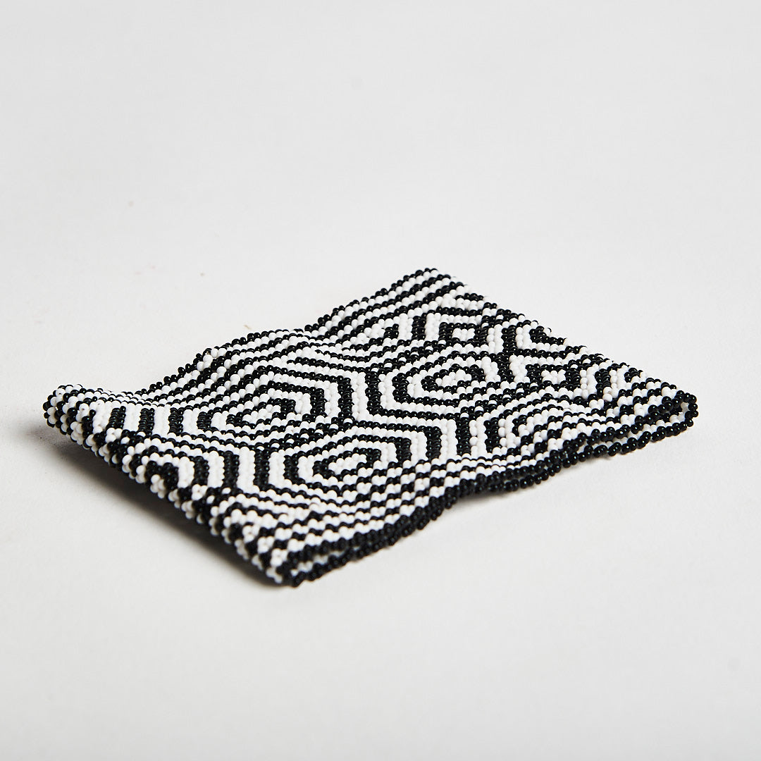 Pulseira de Miçanga Preta e Branca Kayapó