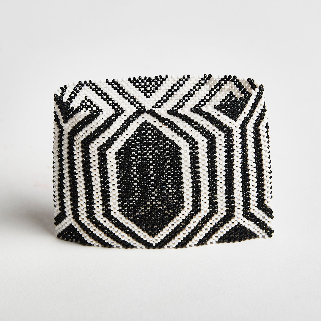 Pulseira de Miçanga Branca e Preta Kayapó