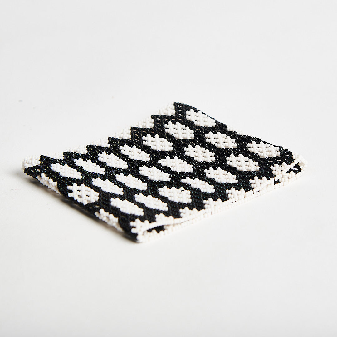 Pulseira de Miçanga Preta e Branca Kayapó