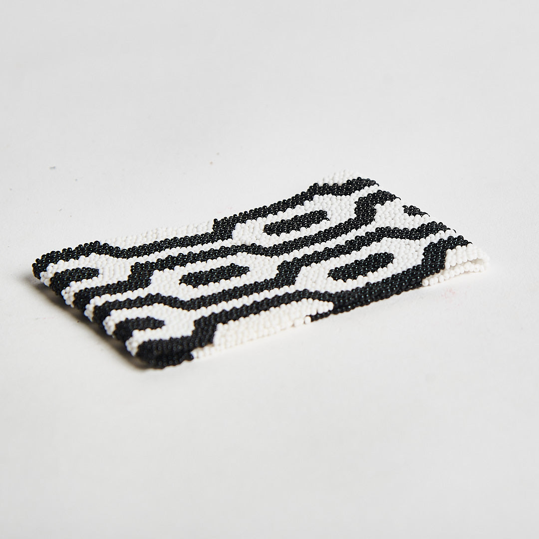 Pulseira de Miçanga Preta e Branca Kayapó