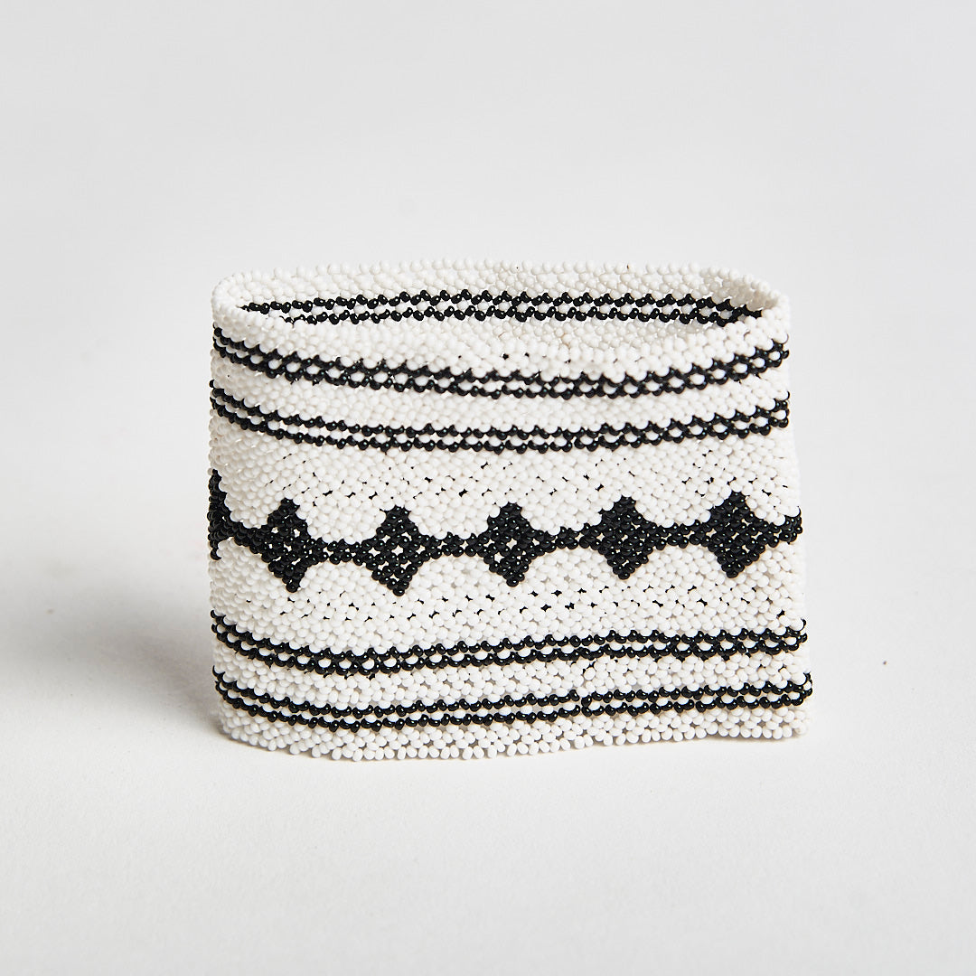 Pulseira de Miçanga Preta e Branca Kayapó