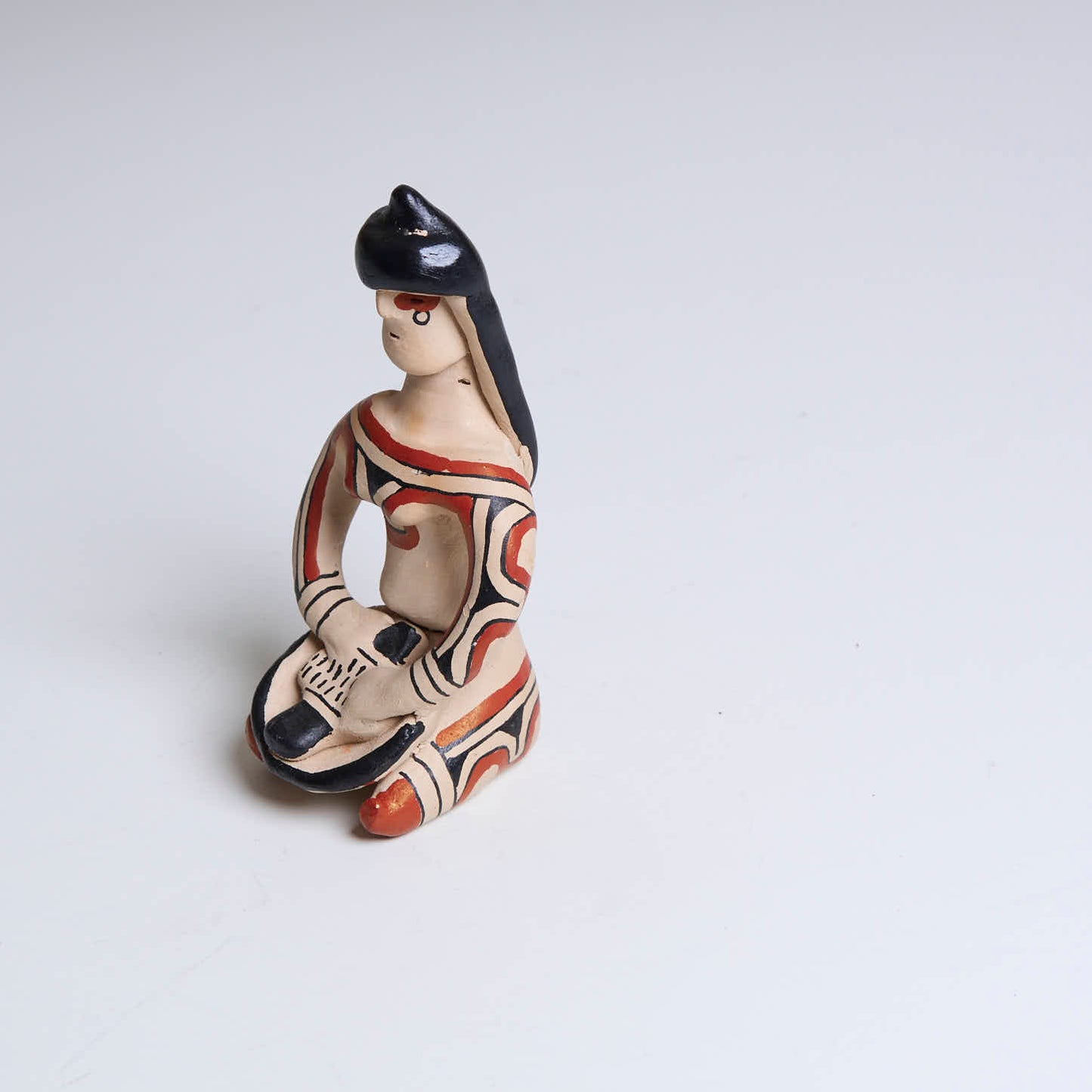 Boneca de cerâmica Ritxoko Povo Karajá