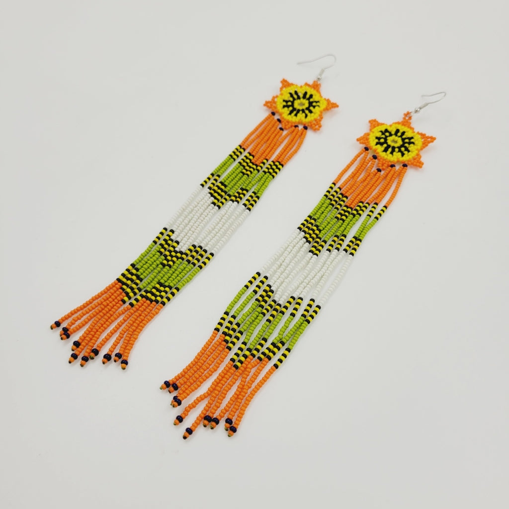 Brinco de Miçanga Amarelo Laranja Preto Verde e Branco Povo Kanela