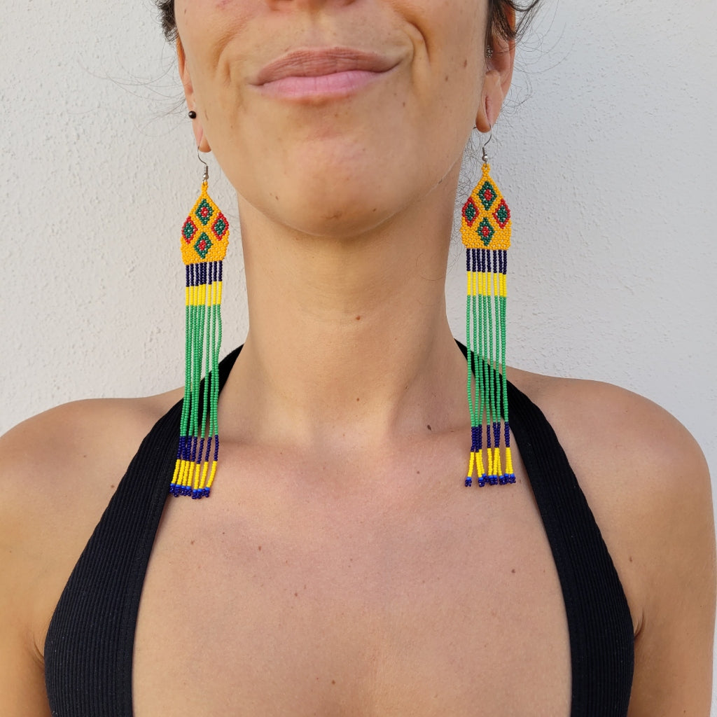 Brinco de Miçanga Verde Amarelo Azul Povo Kanela