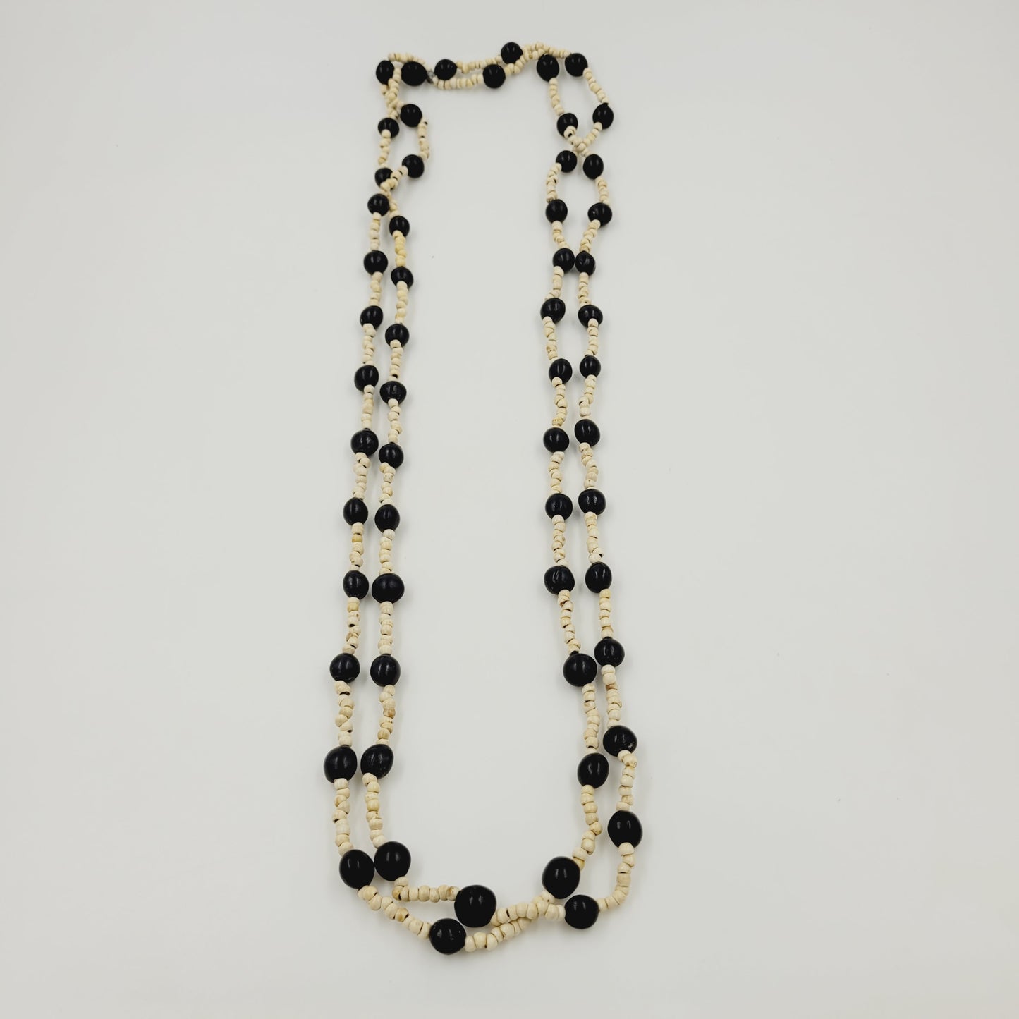 Colar de Sementes Bege e Preto Povo Rikbaktsa