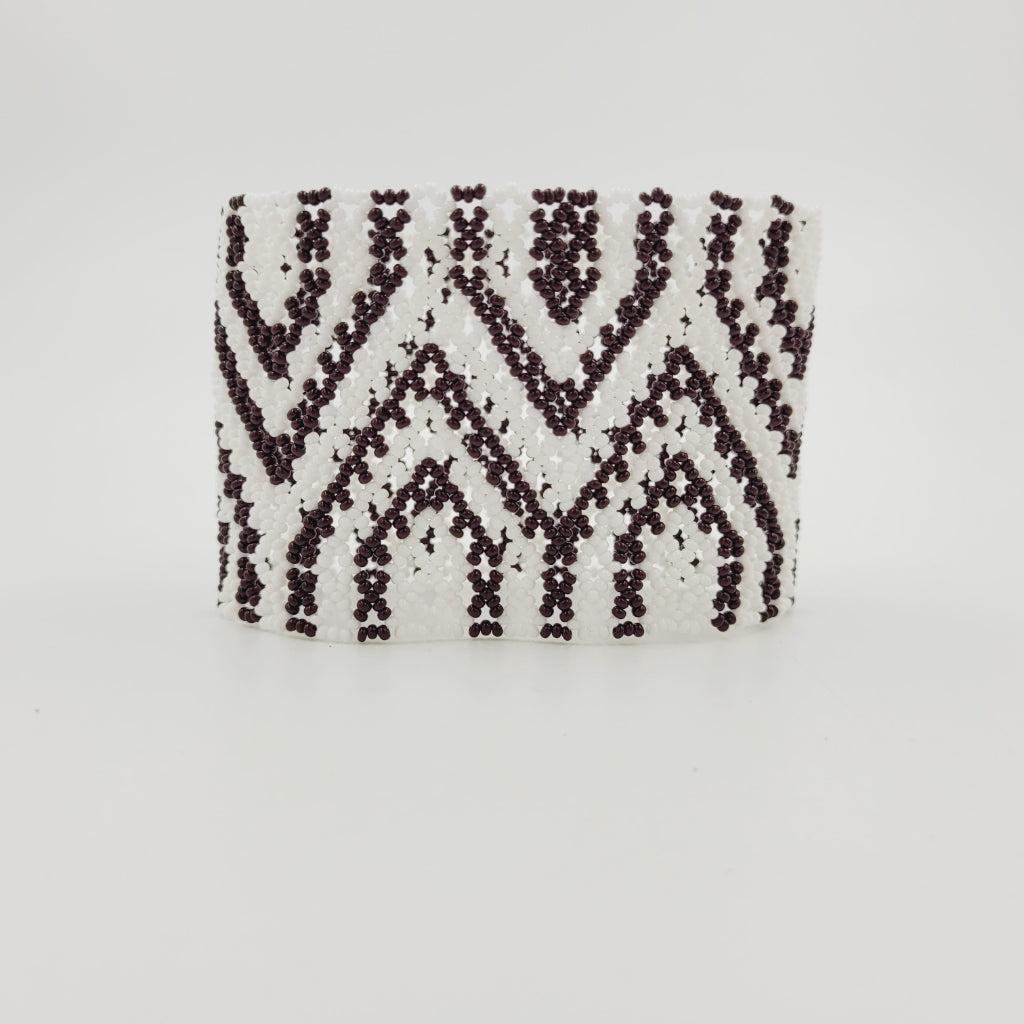 Pulseira de Miçanga Branca e Marrom Fio de Nylon Povo Kayapó