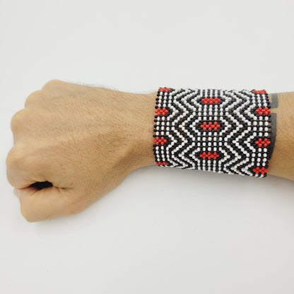 Pulseira de Miçanga Branca Preta  e Vermelho Fio de Nylon Povo Kayapó