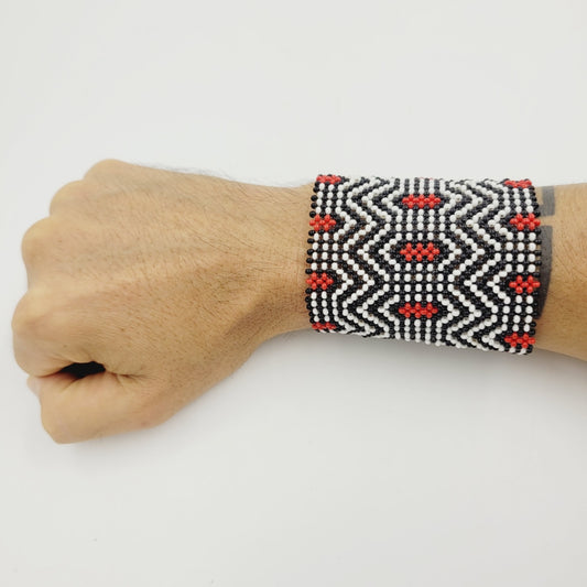 Pulseira de Miçanga Branca Preta  e Vermelho Fio de Nylon Povo Kayapó
