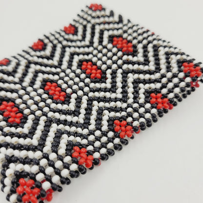 Pulseira de Miçanga Branca Preta  e Vermelho Fio de Nylon Povo Kayapó