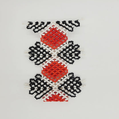 Pulseira de Miçanga Branca Preta e Vermelho Fio de Nylon Povo Kayapó