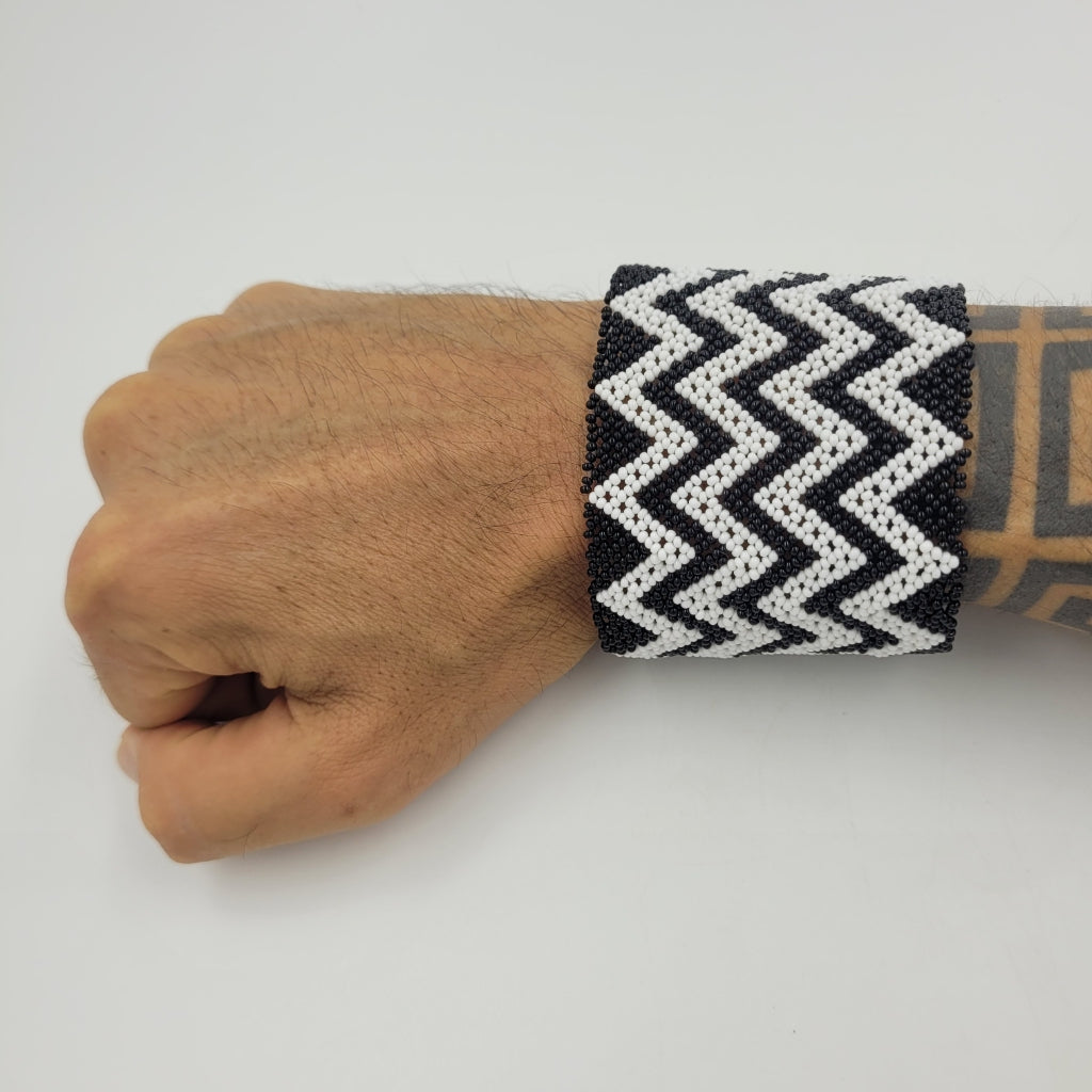 Pulseira de Miçanga Preto e Branco Waura