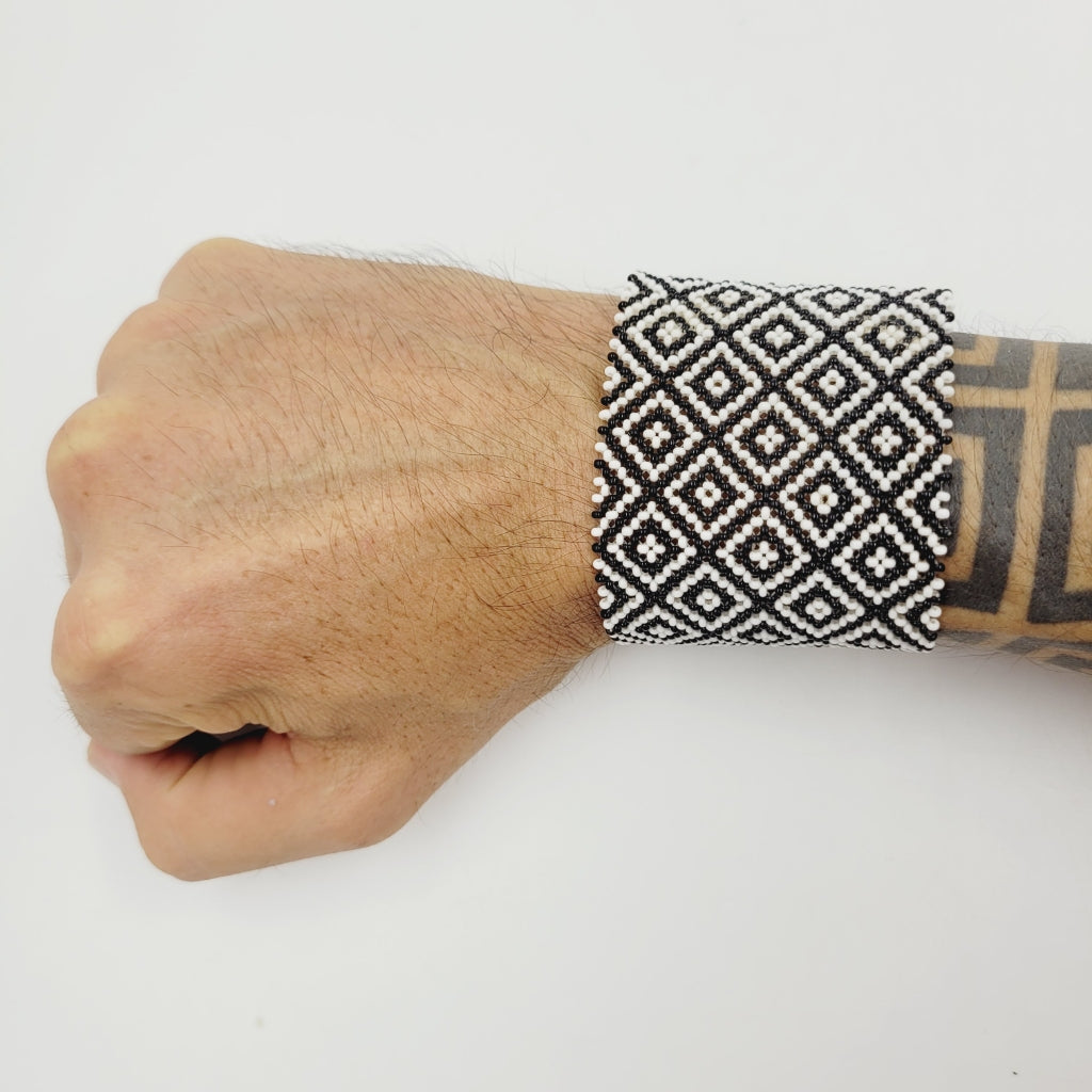 Pulseira de Miçanga Preto e Branco Indígena