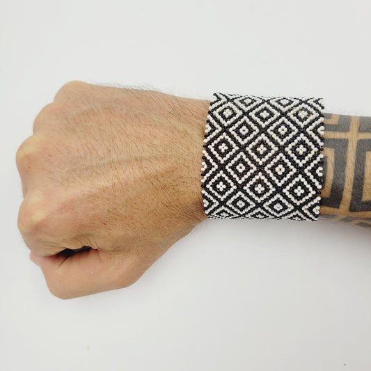 Pulseira de Miçanga Preto e Branco Indígena