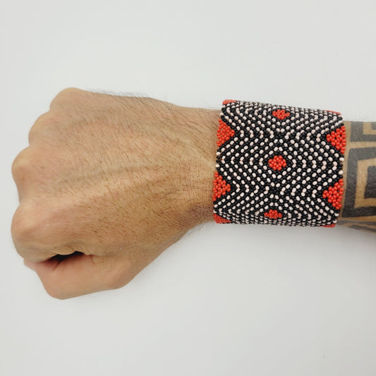 Pulseira Feito de Miçanga de Vidro com Fecho Povo Kanela
