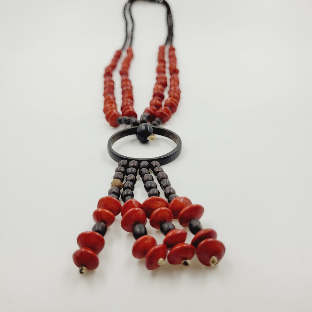 Colar de Sementes e Tucum Vermelho e Preto Povo Rikbaktsa