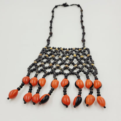 Colar de Sementes Preto e Vermelho  Povo Rikbaktsa