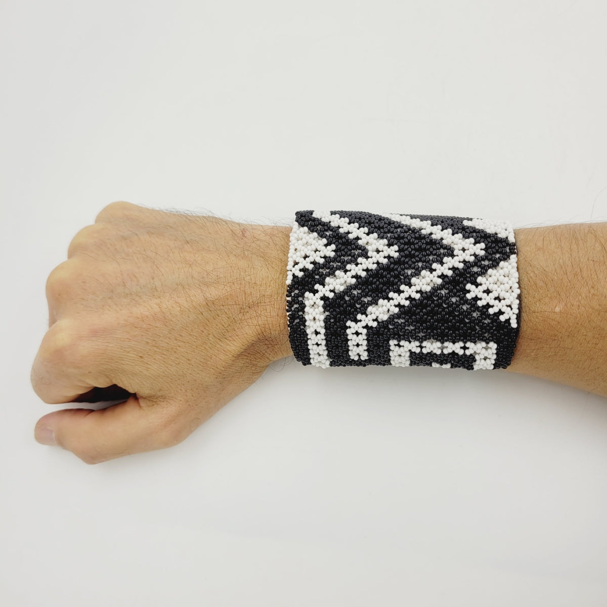 Pulseira de Miçanga Preta e Branca Kayapó