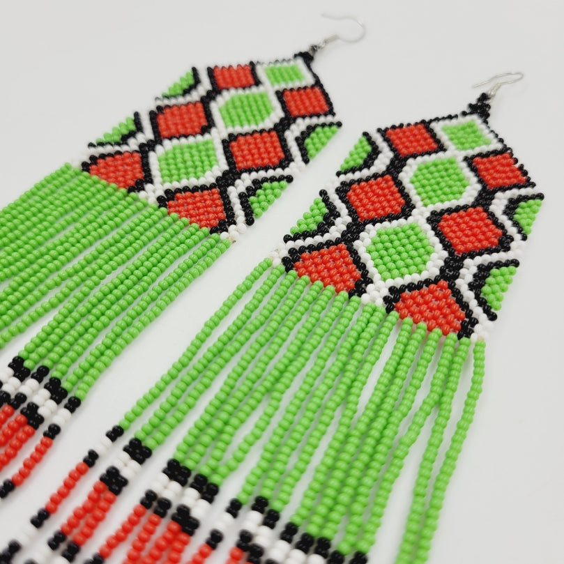 Brinco Verde e Vermelho de Miçanga Kayapó