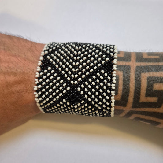 Pulseira de Miçanga fio Elástico Povo Waura PRETA