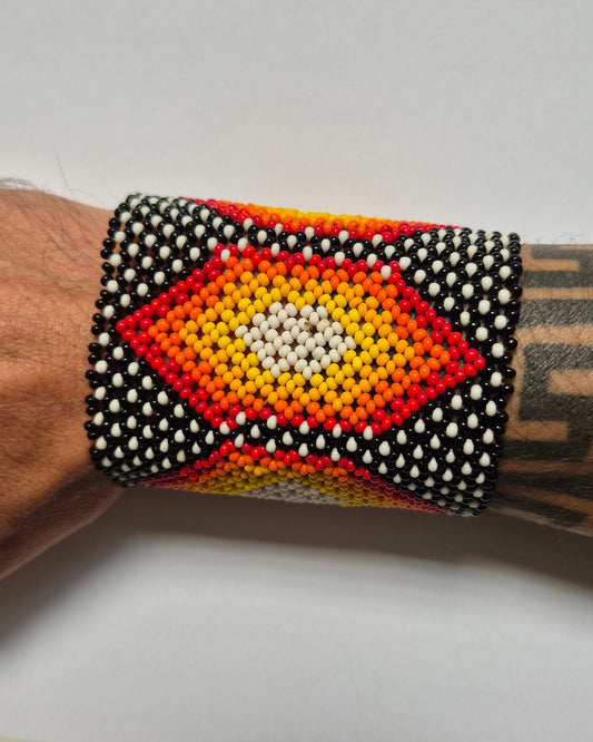 Pulseira de Miçanga Preto Branco Vermelho fio Elástico Povo Kamayurá