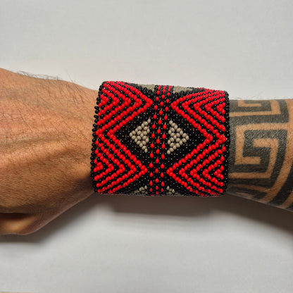 Pulseira de Miçanga  Preta Vermelho e Cinza fio Elástico Povo Kamayurá
