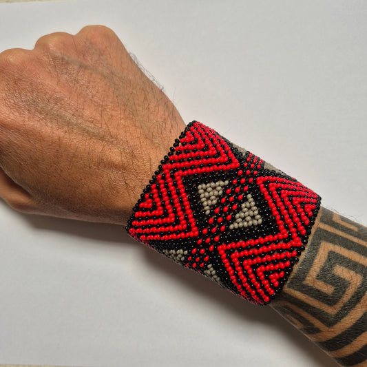 Pulseira de Miçanga  Preta Vermelho e Cinza fio Elástico Povo Kamayurá