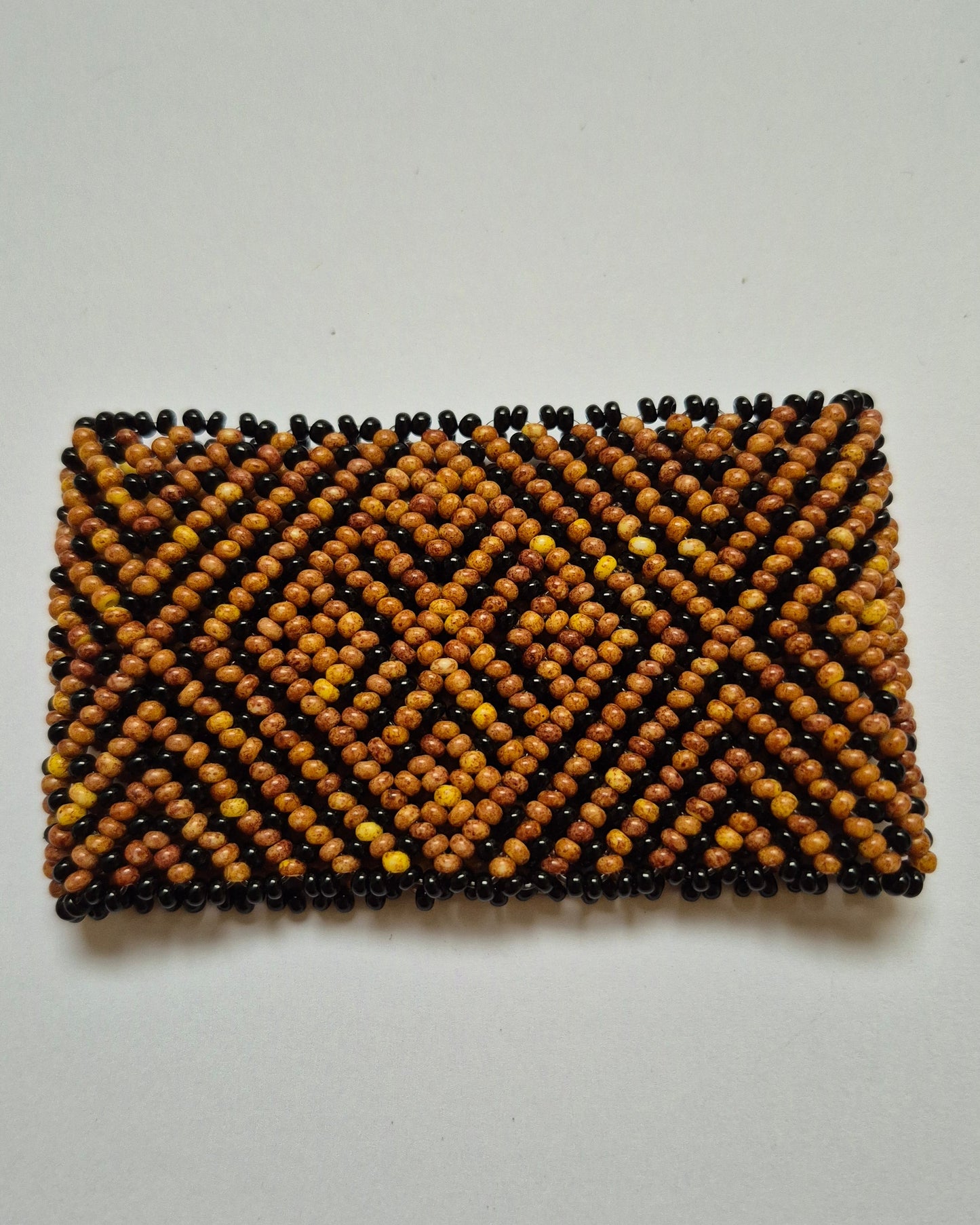 Pulseira de Miçanga Marrom e Preta Fio Elástico Povo Waura