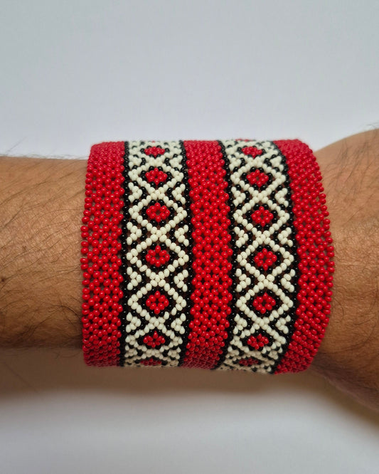 Pulseira de Miçanga Branca Preta e Vermelha Fio Elástico Povo Waura