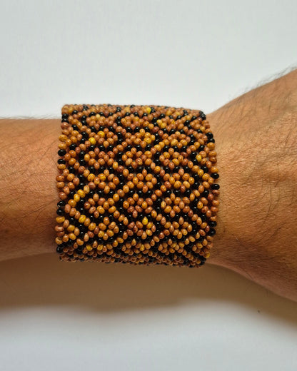 Pulseira de Miçanga Marrom e Preta Fio Elástico Povo Waura