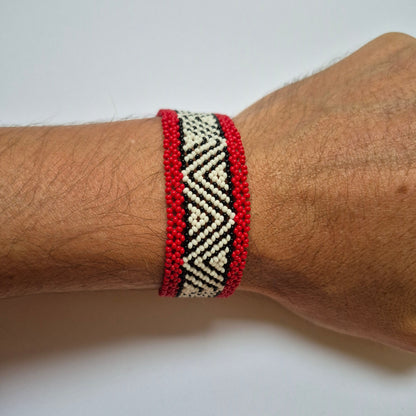 Pulseira de Miçanga Branca Preta e Vermelha Fio Elástico Povo Waura