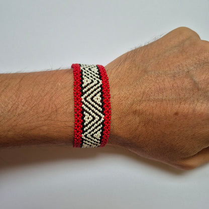 Pulseira de Miçanga Branca Preta e Vermelha Fio Elástico Povo Waura