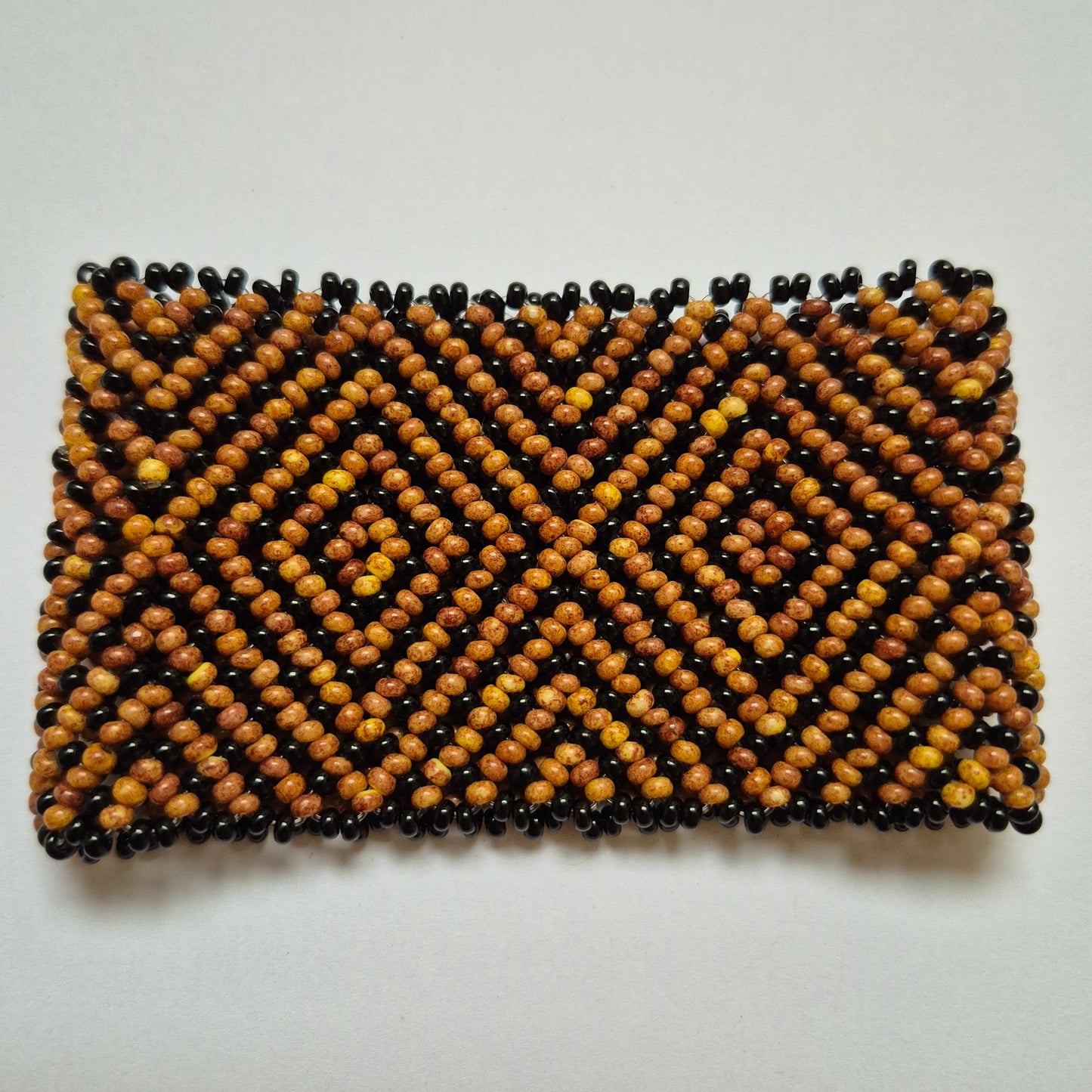 Pulseira de Miçanga Marrom e Preta Fio Elástico Povo Waura