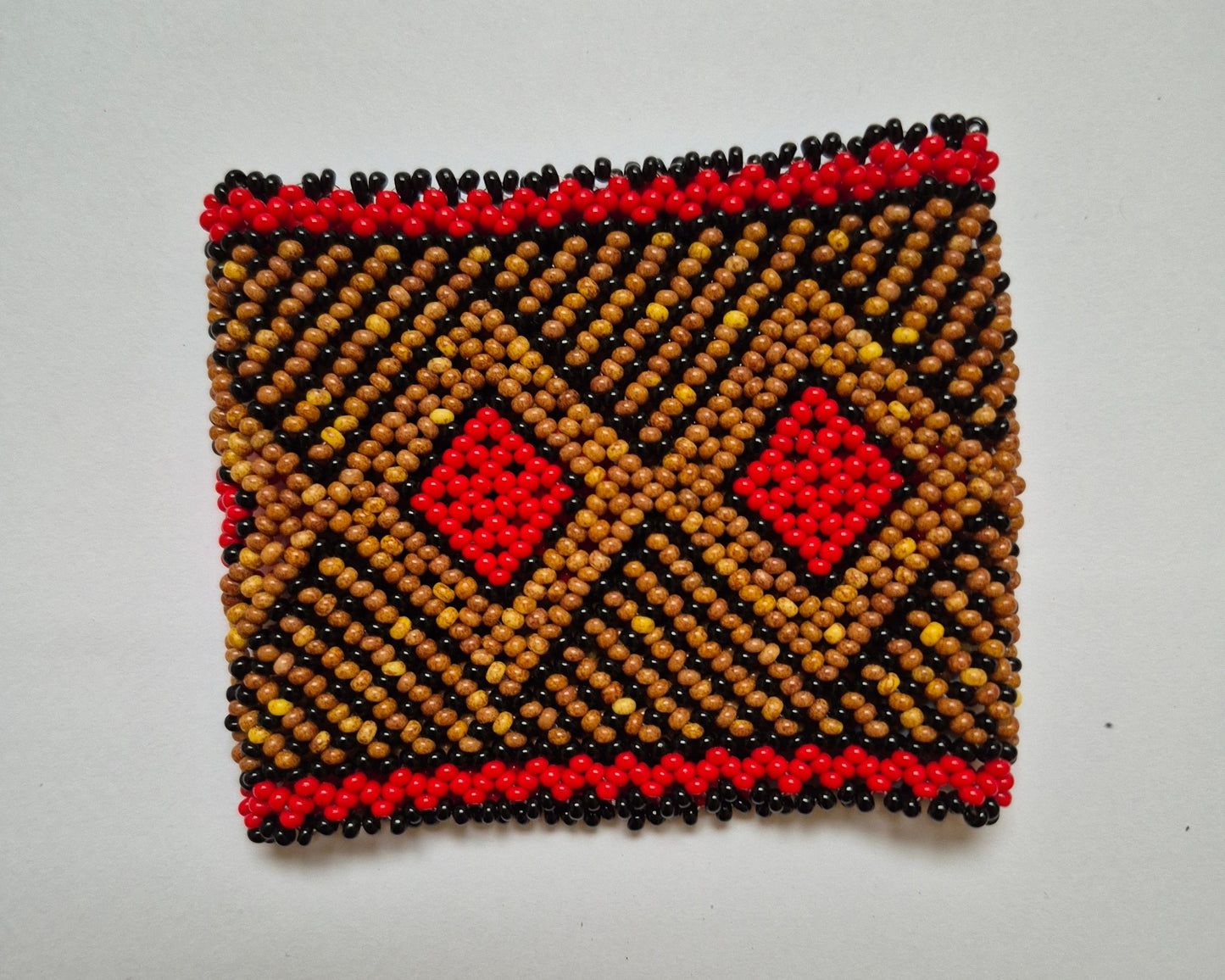 Pulseira de Miçanga Vermelha, Marrom e Preta Fio Elástico Povo Mehinako