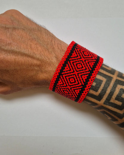 Pulseira de Miçanga Vermelha e Preto Fio Elástico Povo Mehinako