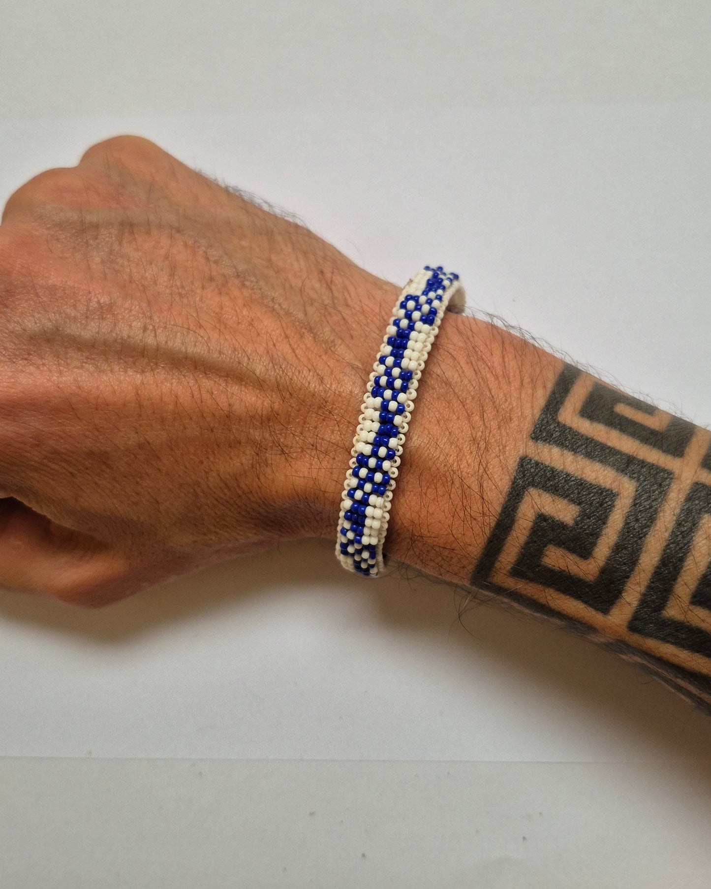 Pulseira de Miçanga Azul e Branca Fio Elástico Povo Mehinako