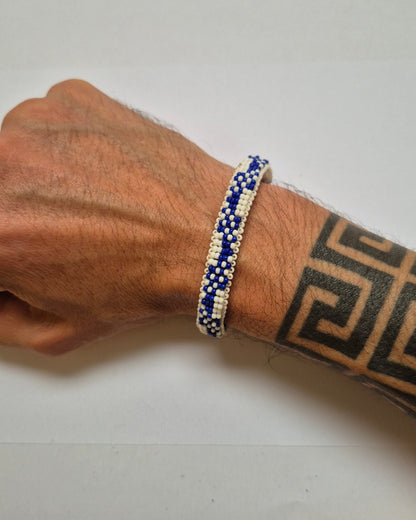 Pulseira de Miçanga Azul e Branca Fio Elástico Povo Mehinako
