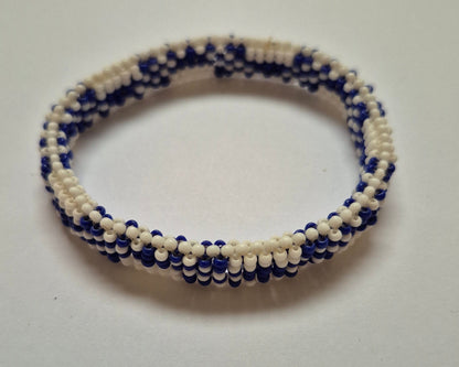Pulseira de Miçanga Azul e Branca Fio Elástico Povo Mehinako