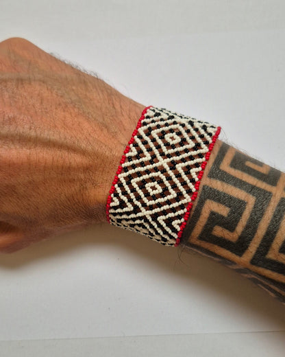 Pulseira de Miçanga Vermelha Preto e Branca Fio Elástico Povo Mehinako