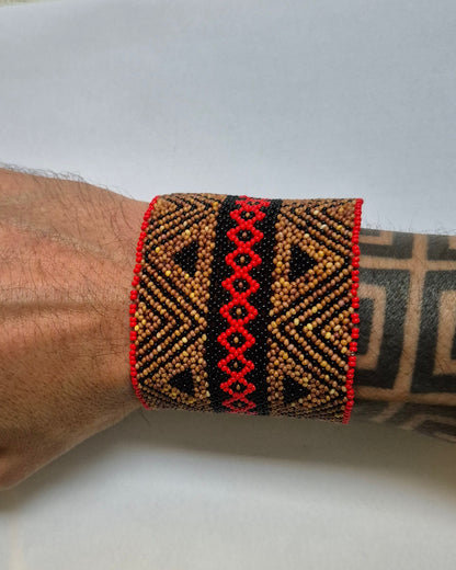 Pulseira de Miçanga Vermelha Preta e Marrom Fio Elástico Povo Waura
