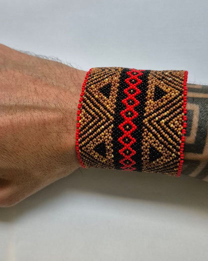 Pulseira de Miçanga Vermelha Preta e Marrom Fio Elástico Povo Waura