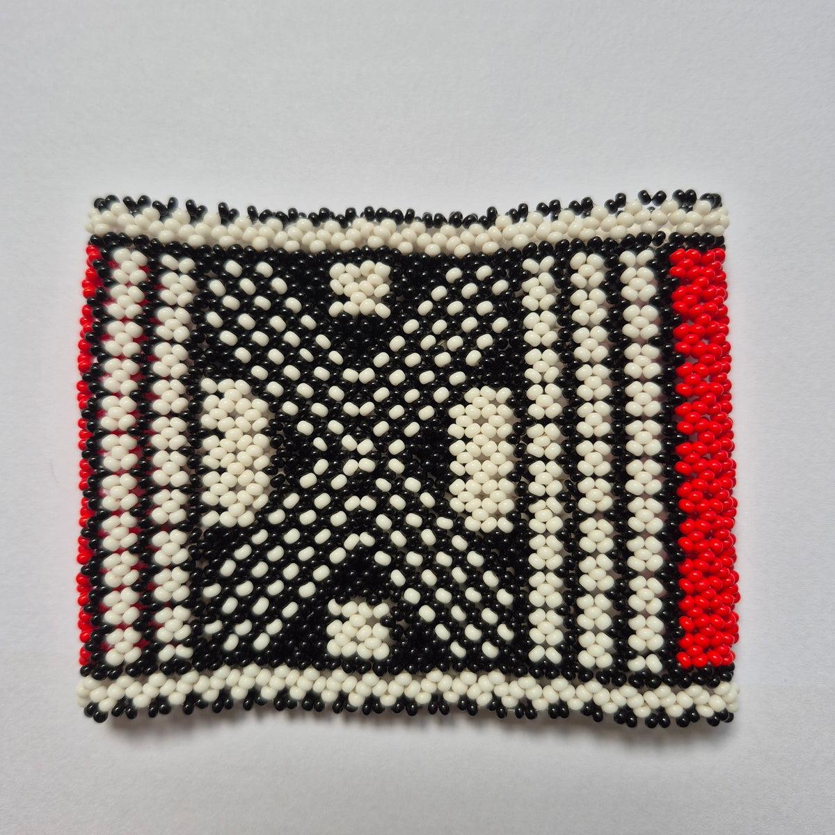 Pulseira de Miçanga Branca Preta e Vermelha  Fio elástico Povo Waura