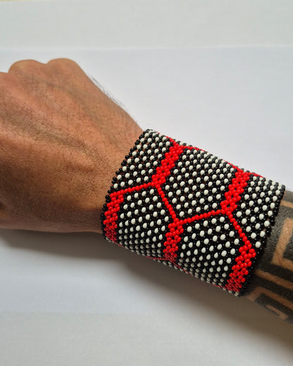 Pulseira de Miçanga Branca Preta e Vermelha  Fio elástico Povo Waura