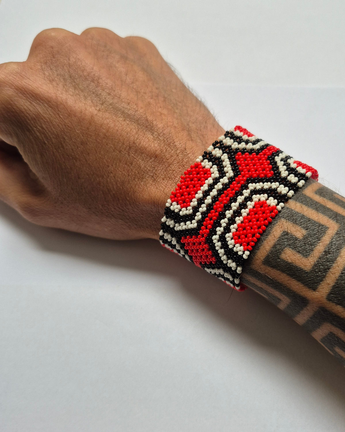Pulseira de Miçanga Vermelha Preta e Branca  Povo Waura