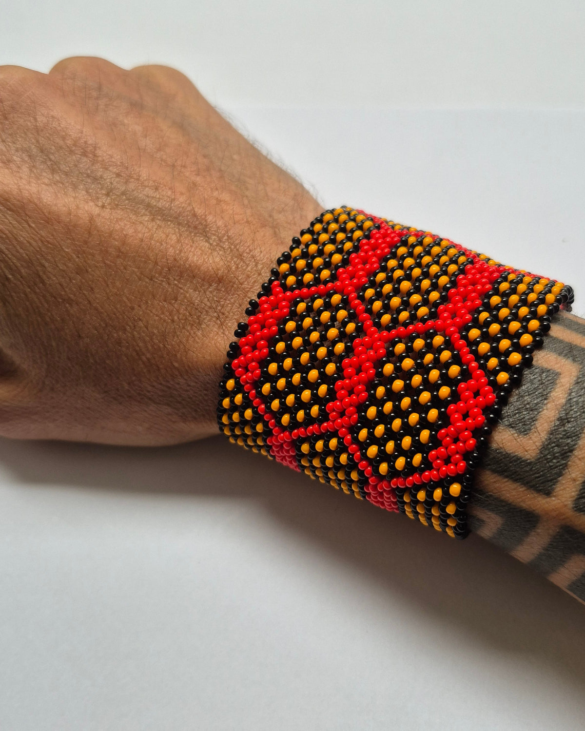 Pulseira de Miçanga Marrom Colorida Fio elástico Povo Waura