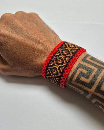Pulseira de Miçanga Vermelha Preta e Bege Povo Waura