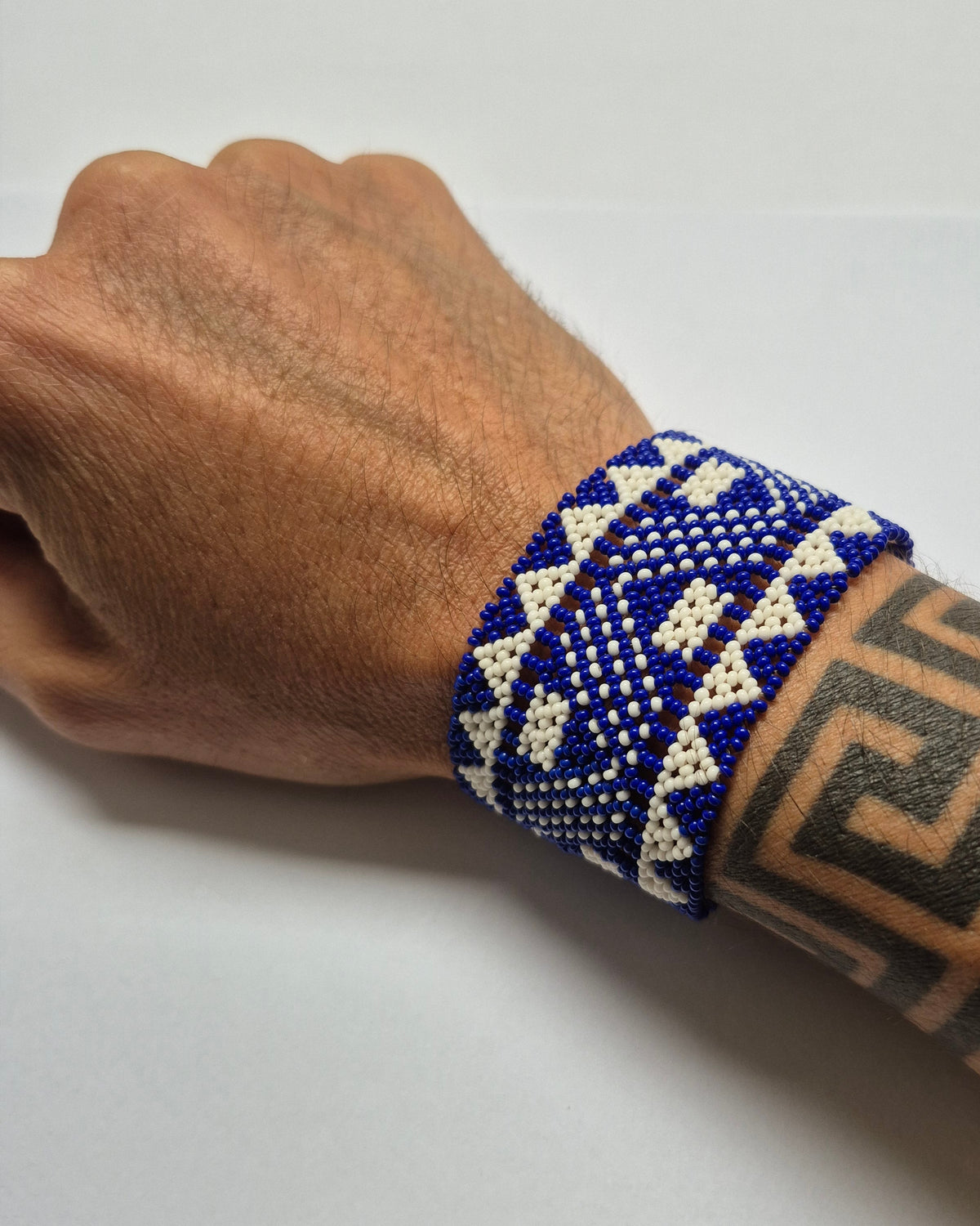 Pulseira de Miçanga Azul e Branca Fio elástico Povo Waura