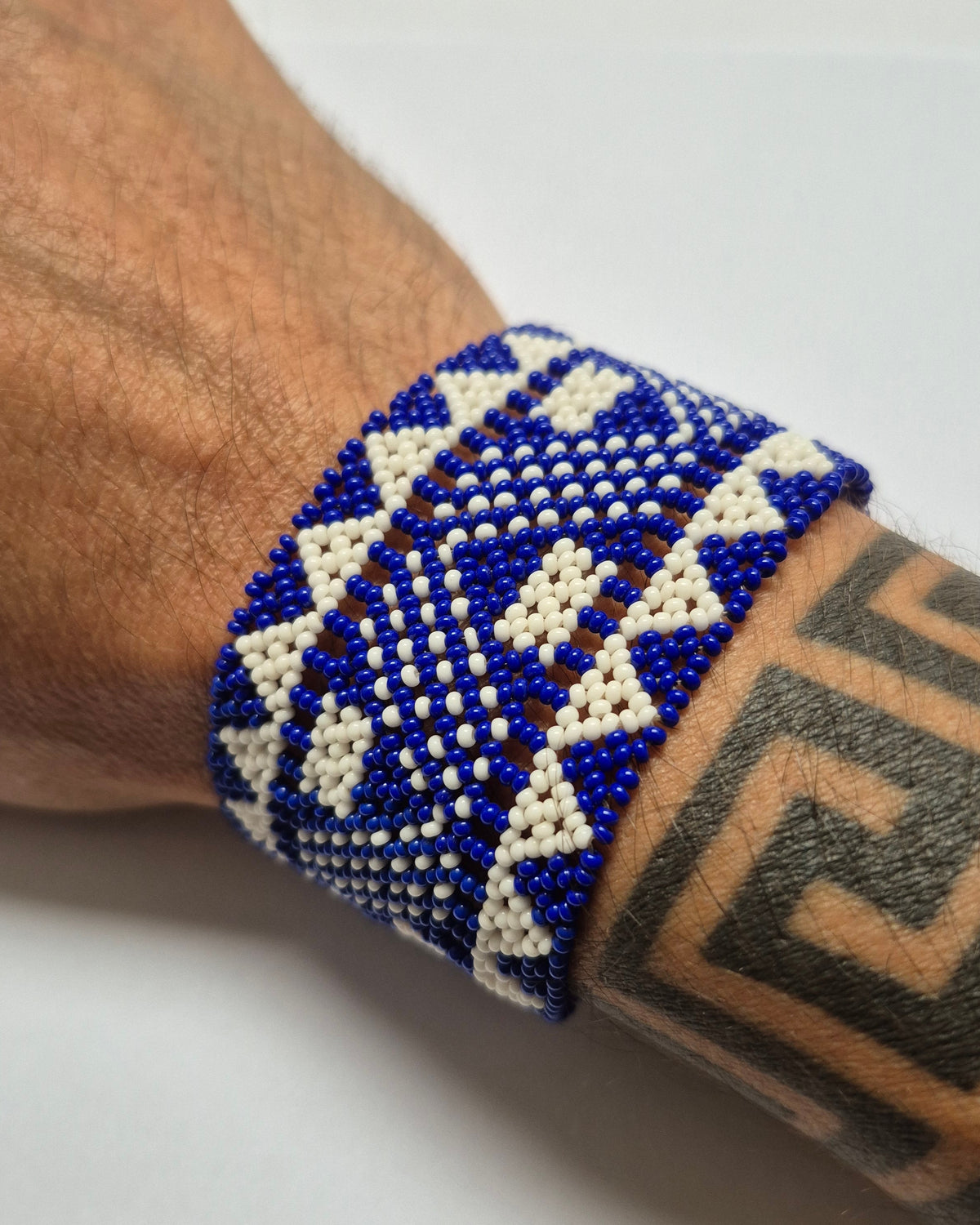 Pulseira de Miçanga Azul e Branca Fio elástico Povo Waura