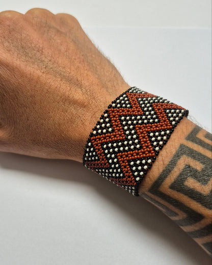 Pulseira de Miçanga Preta Branca e Marrom Povo Waura